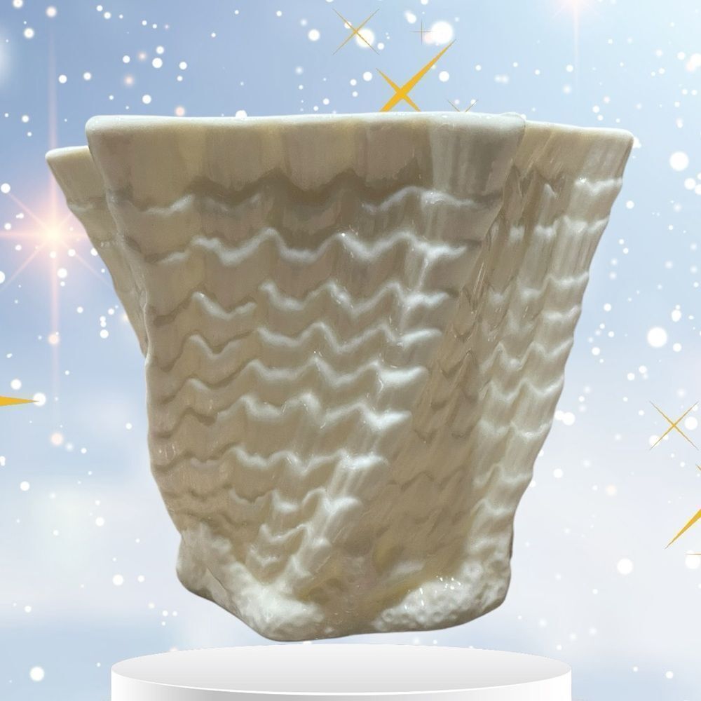BELLEEK FINE‎ IRISH CHINA LIMPET FLOWER POT